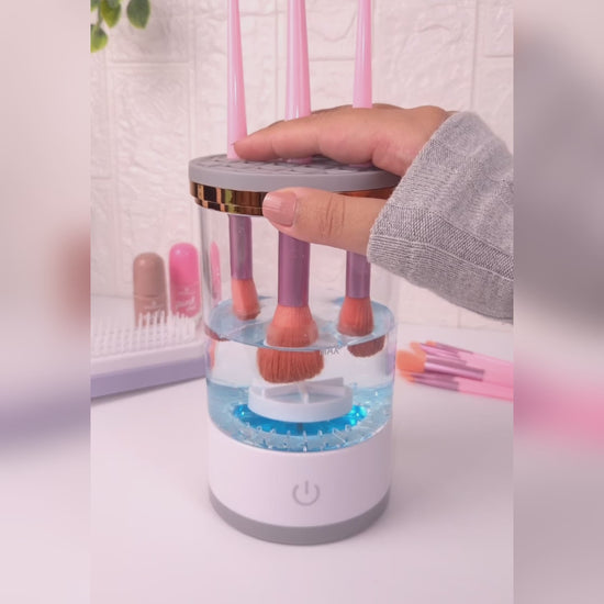 Haz de tu rutina de belleza una experiencia 100% profesional. ✨
El CleanBrush Pro™ te da rapidez, higiene y resultados de estudio.
Perfecto para tu tocador o para regalar. 🎁
No esperes más: tu piel y tus brochas te lo agradecerán.
👉 ¡Compra ahora y descubre el poder de una limpieza perfecta!